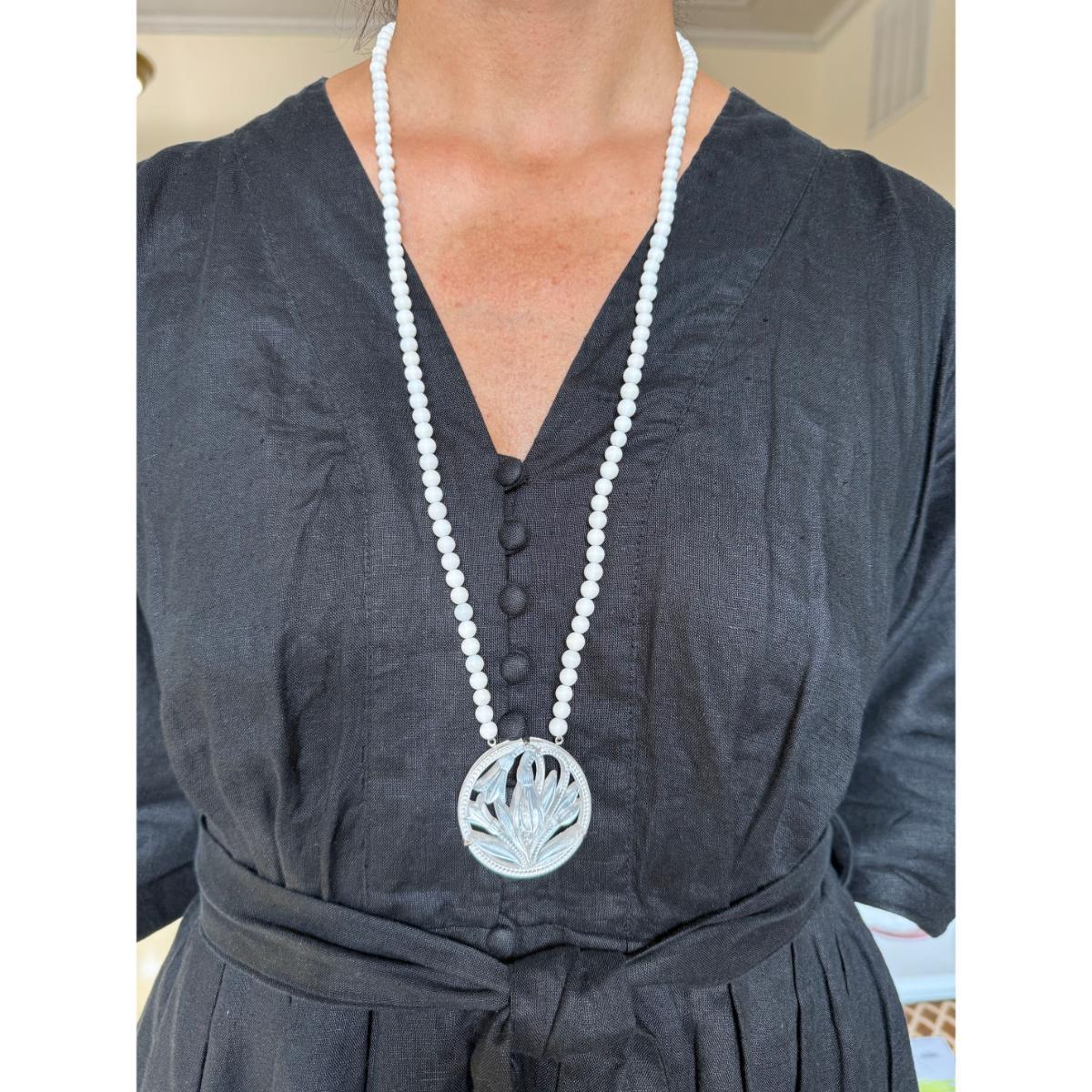 Lalique Fleur Neige Clear Crystal White Agate Silver Necklace 10609800