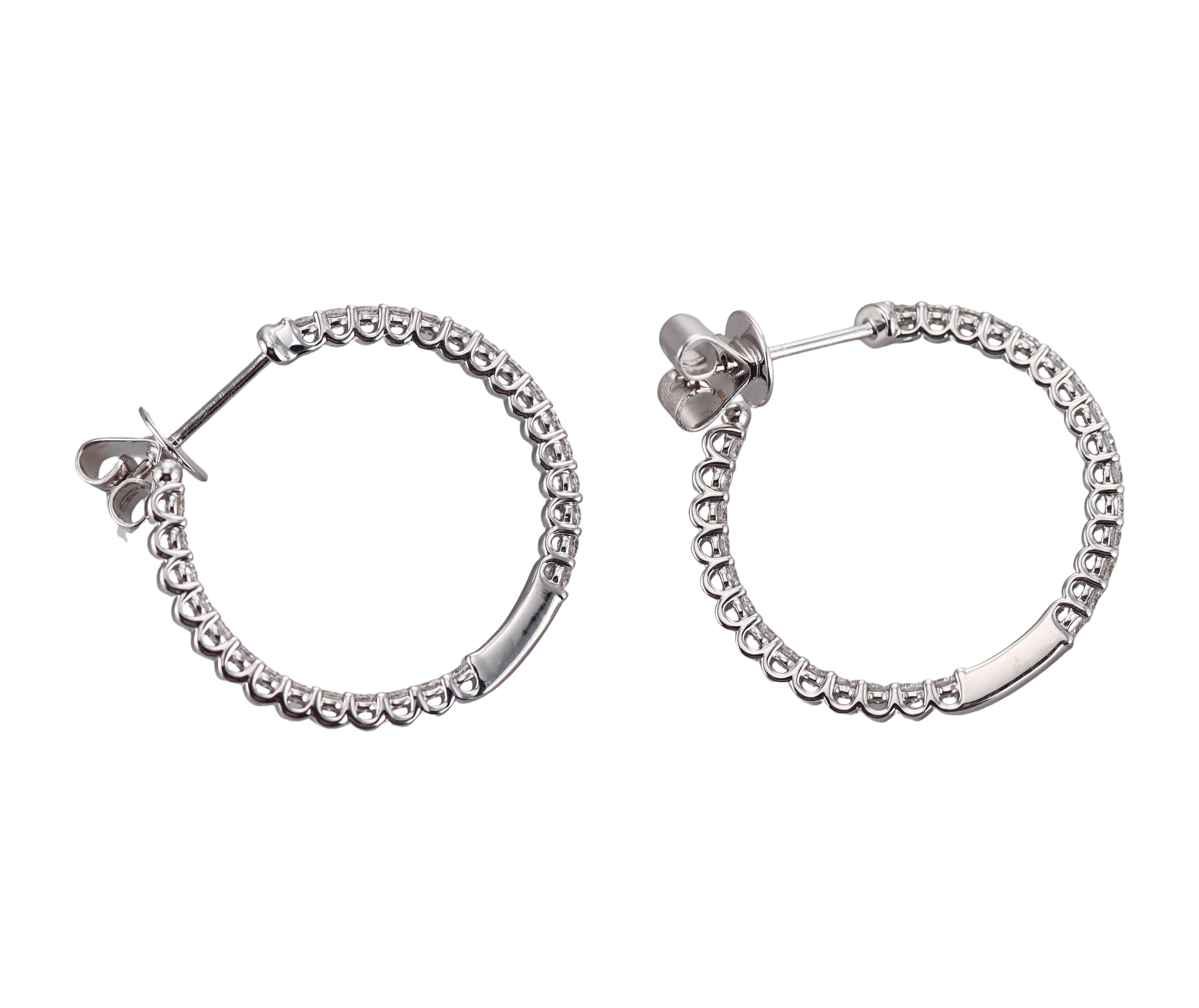 Memoire by Hearts on Fire 18k Gold Diamond Shared Prong Round Hoops Earrings