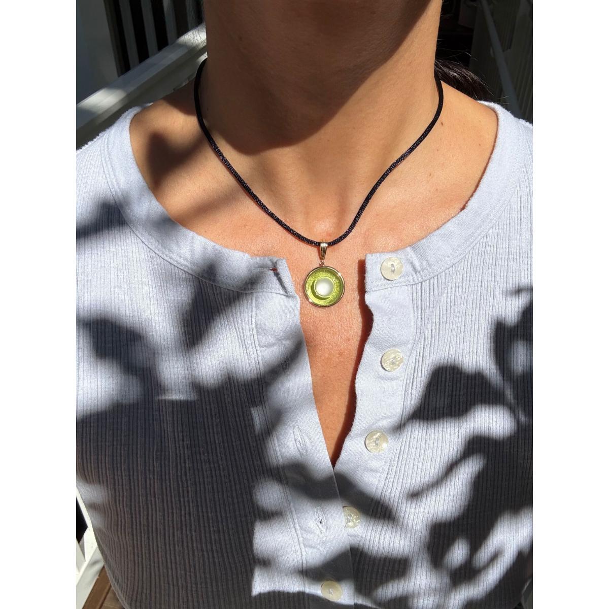 Lalique Charmante Green Crystal Clear Cabochon Round Pendant Necklace 10454600