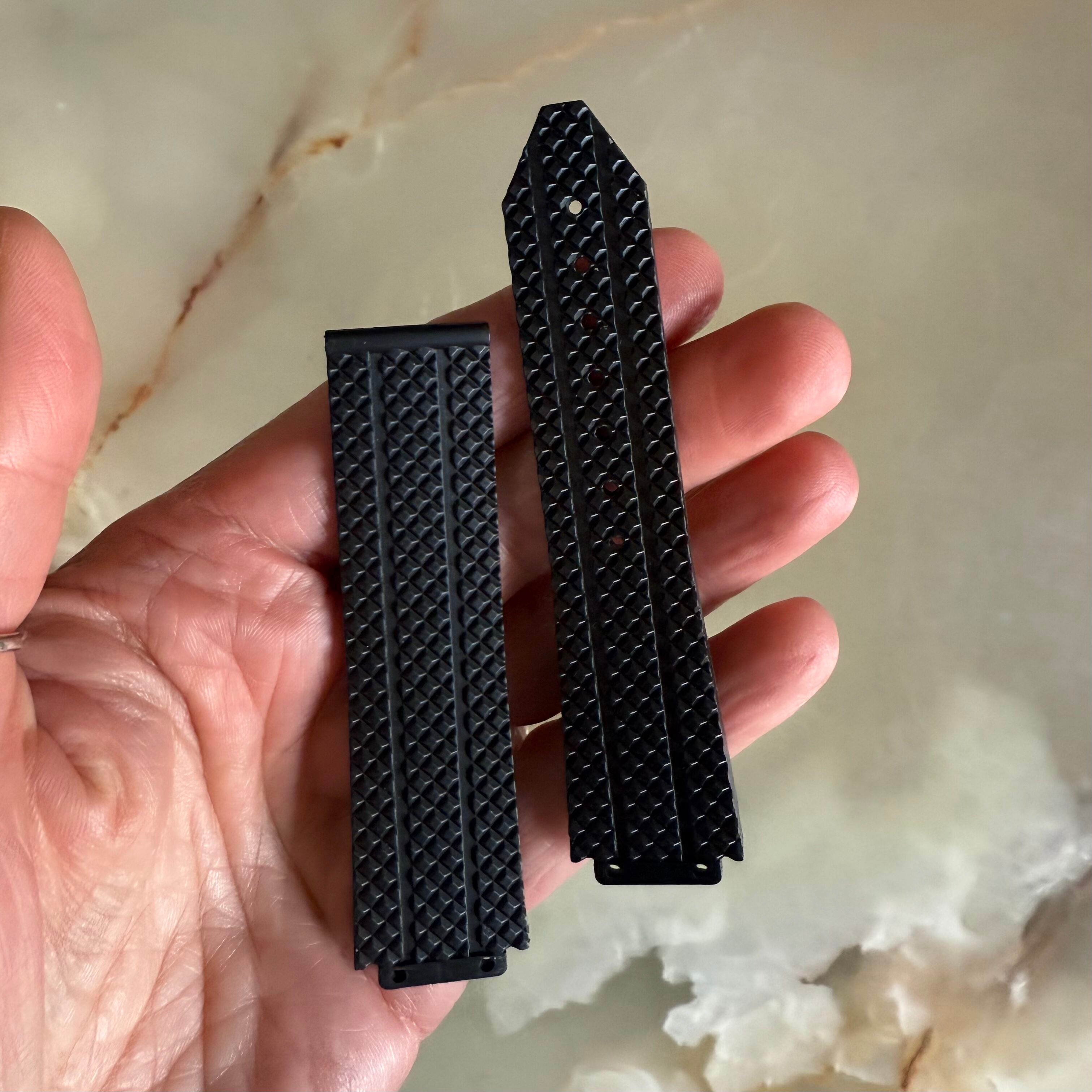 Authentic Hublot Black Rubber Watch Strap Band 22mm BR341.95.80.0