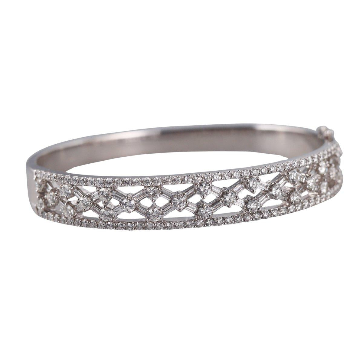 18k White Gold Diamond Bangle Bracelet