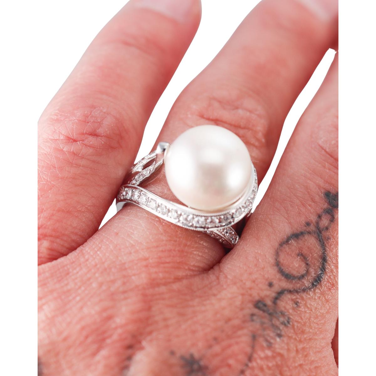 18k Gold South Sea Pearl Diamond Ring