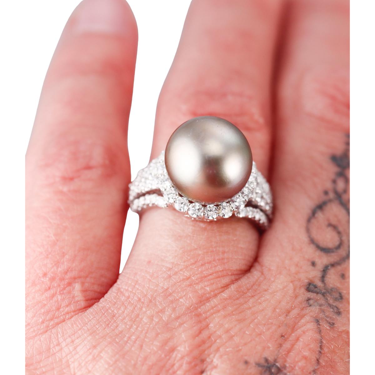 18k White Gold Tahitian South Sea Pearl Diamond Ring