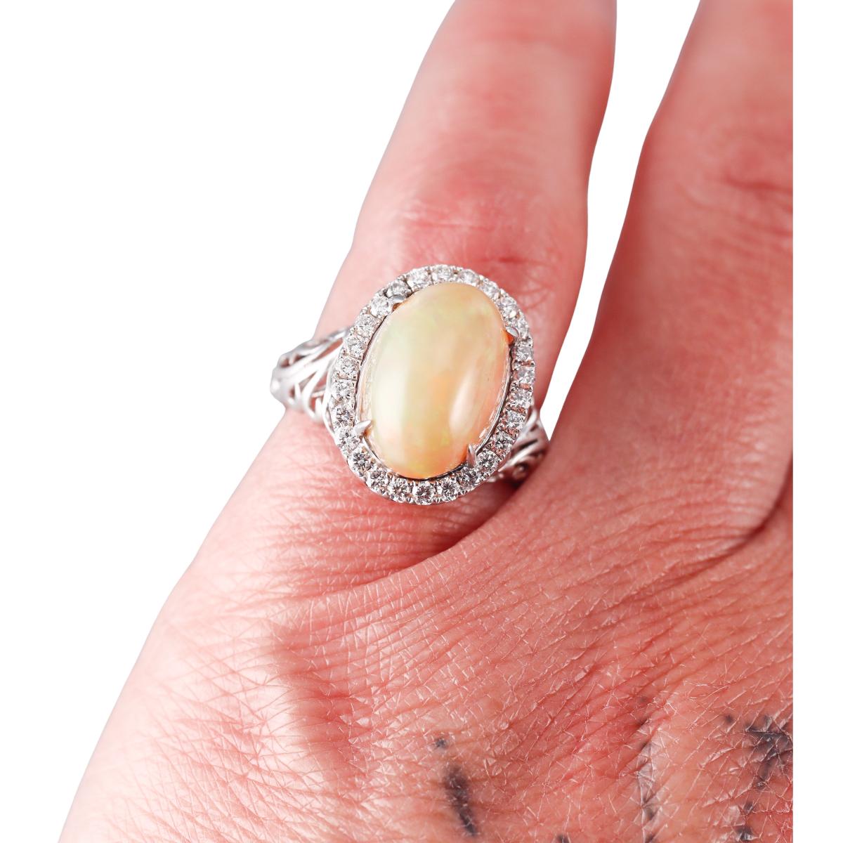 Vintage 18k Gold Opal Diamond Ring